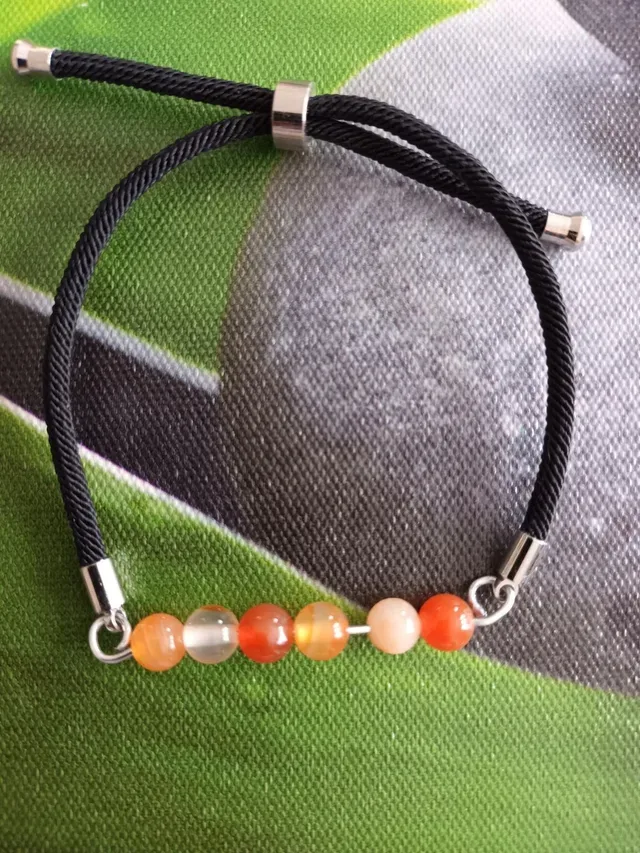 Bracelet réglable sur cordon en pierres naturelles